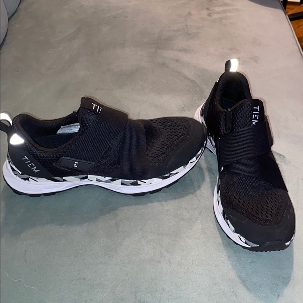 TIEM slipstream black geometric